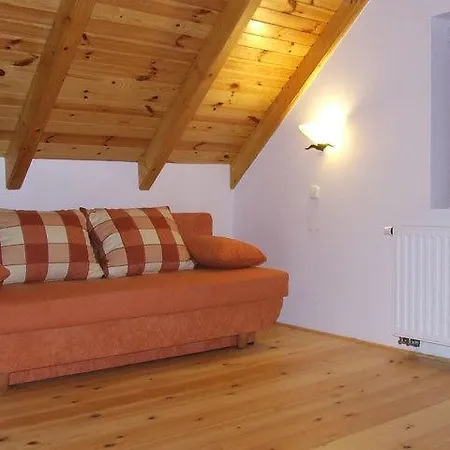 Csato Vendeghaz 3* ティハニ