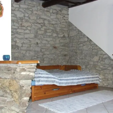 Csato Vendeghaz 3* ティハニ