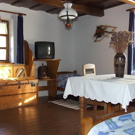 Csato Vendeghaz 3* ティハニ