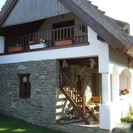 Csato Vendeghaz ティハニ